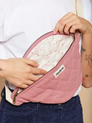 olivia-matelasse-rose-blush-hindbag-sacbanane-cotonbio_720x