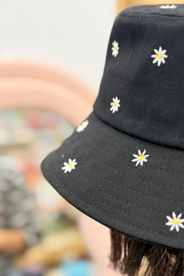 Bucket Hat with Daisies Black