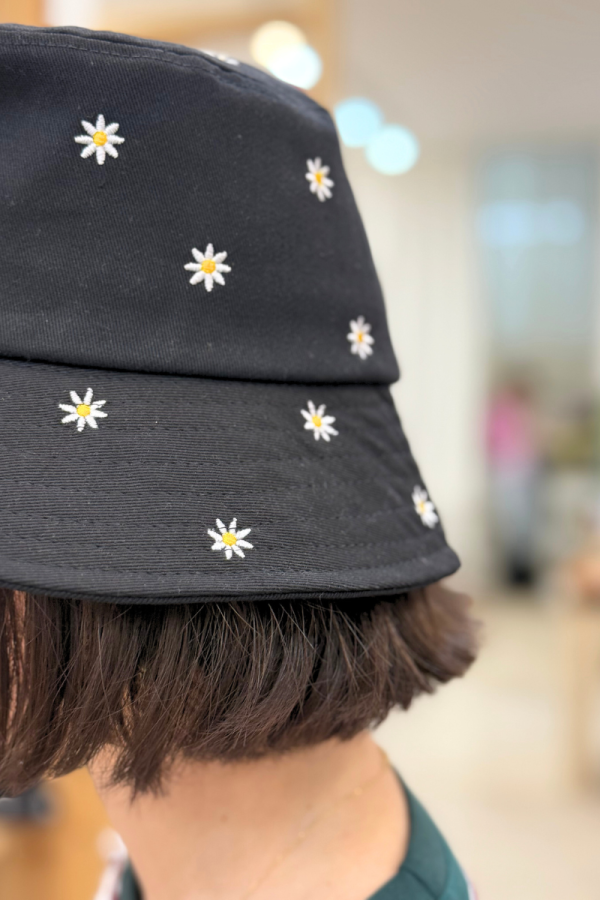 Bucket Hat with Daisies Black