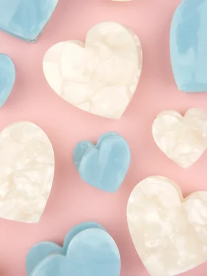 coucou-suzette-accessoire-accessory-cadeau-gift-tendance-mode-trendy-fashion-coucouning-love-pince-cheveux-hair-claw-coeur-heart-white-blanc-bleu-blue-famille-group