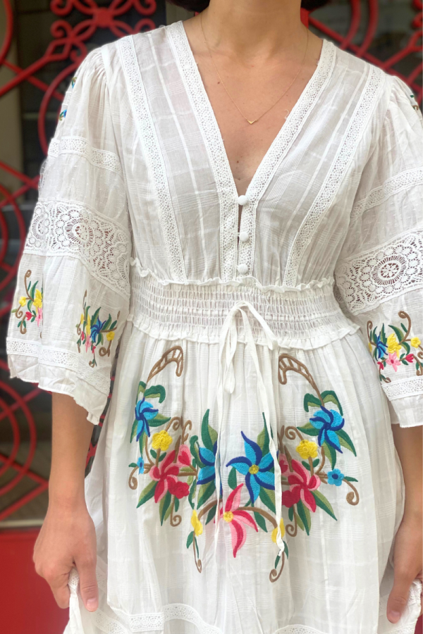 Maxi Drees Embroidered White