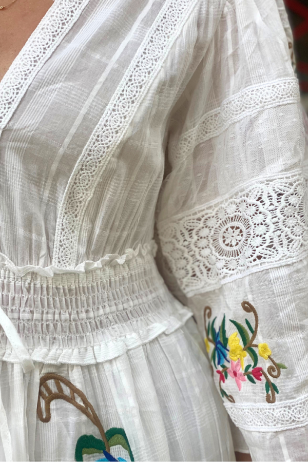 Maxi Drees Embroidered White